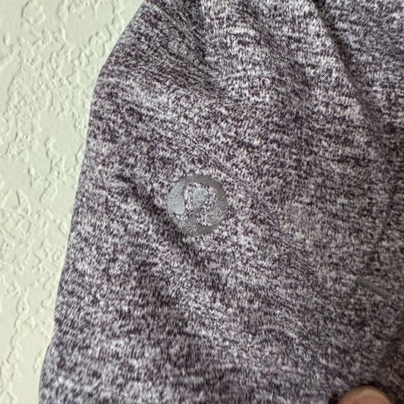 Lululemon Women’s Athletic Shorts Sz 4 Gray Heathered Black Waistband 4” Running - Picture 5 of 7